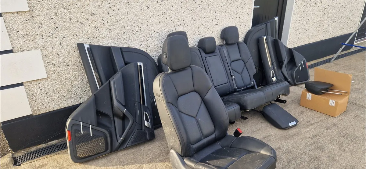 2019 Porsche Cayenne - Image 2