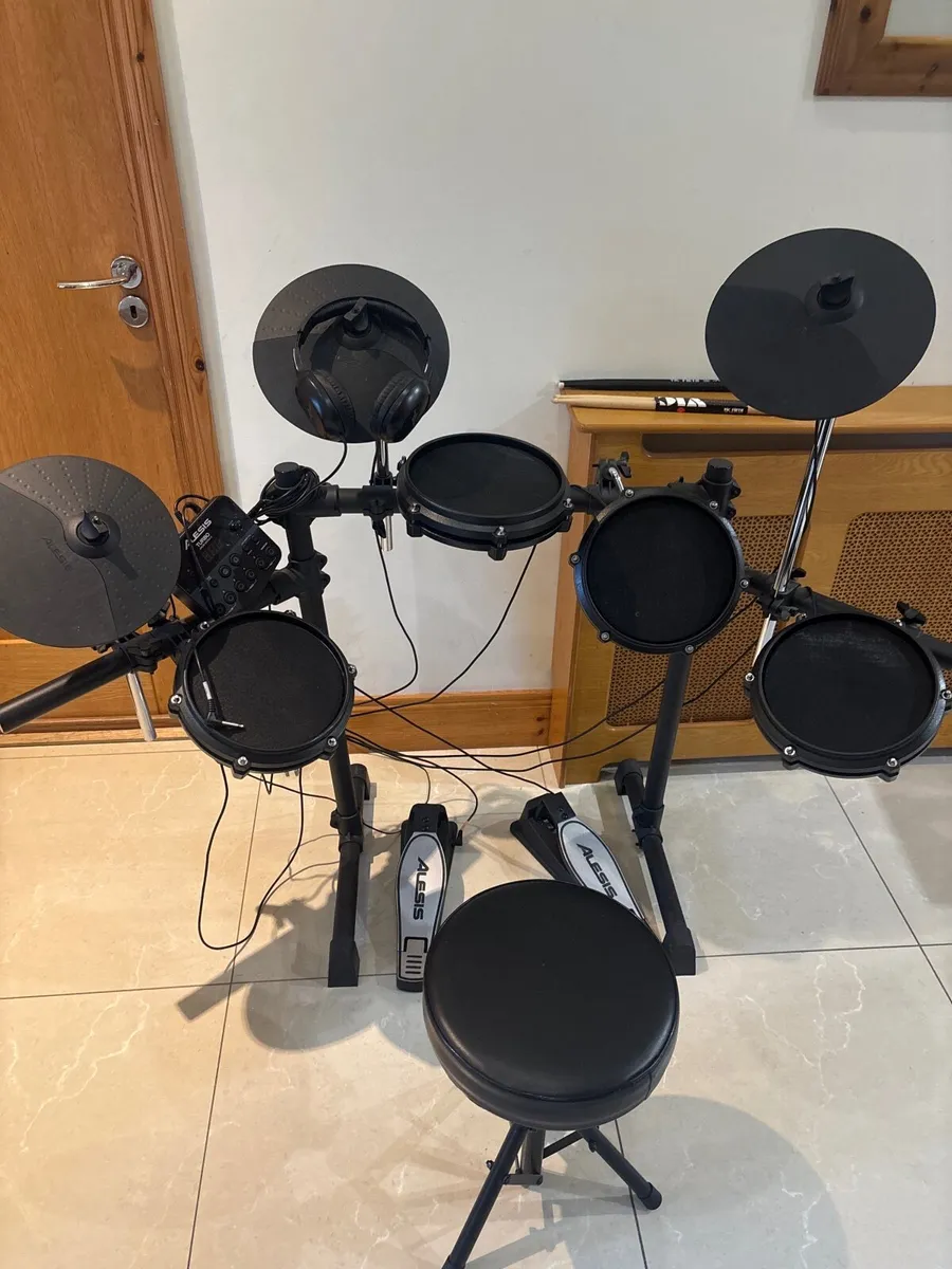Drum set - Image 1