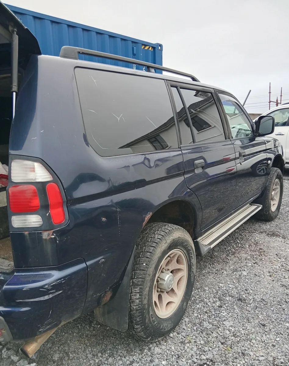 Mitsubishi Pajero 2005 - Image 2
