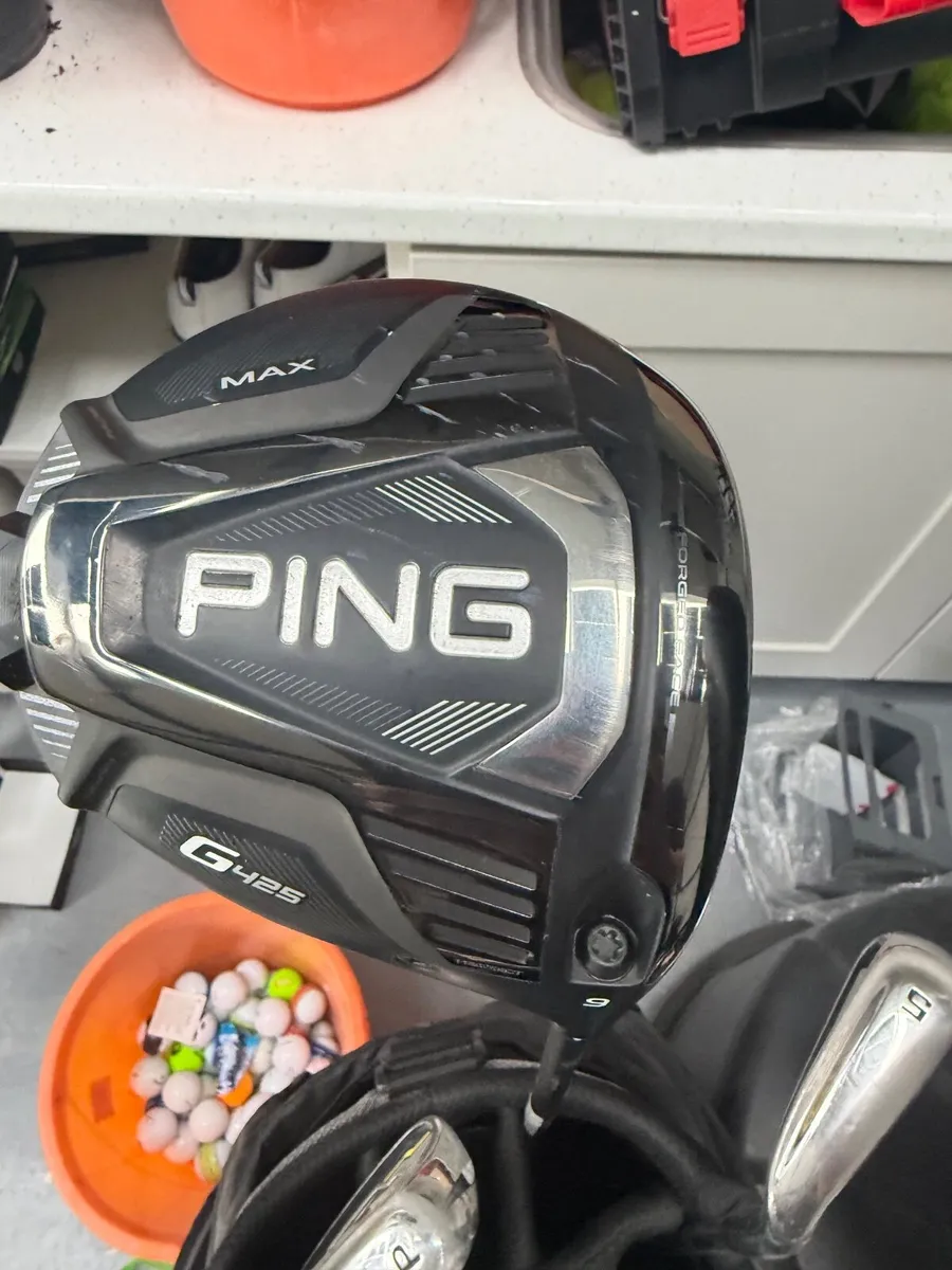Golf clubs + bag - Image 1