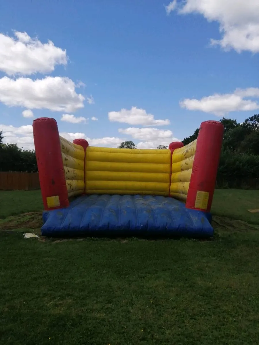 Bouncy castle - Image 1