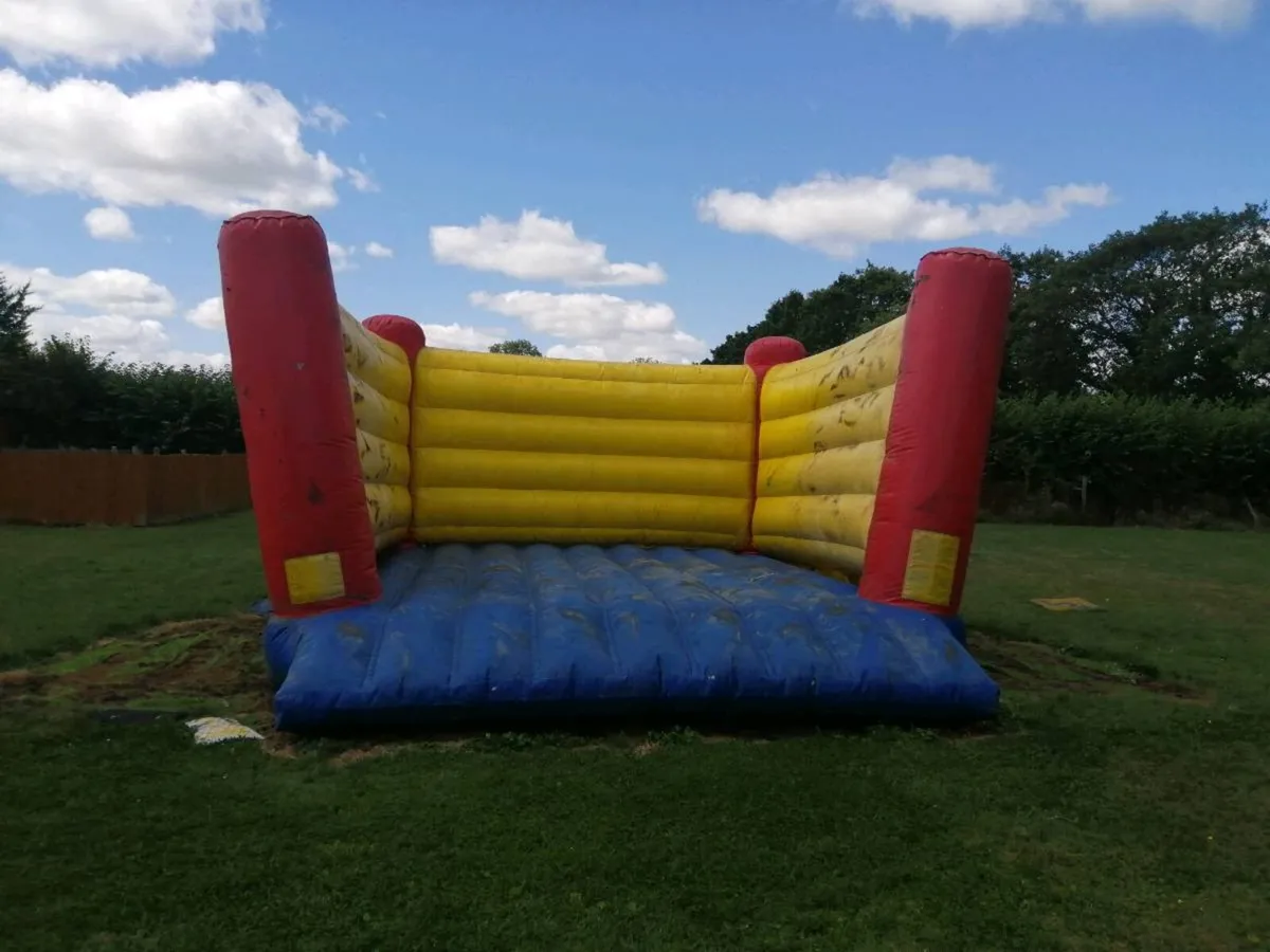 Bouncy castle - Image 2