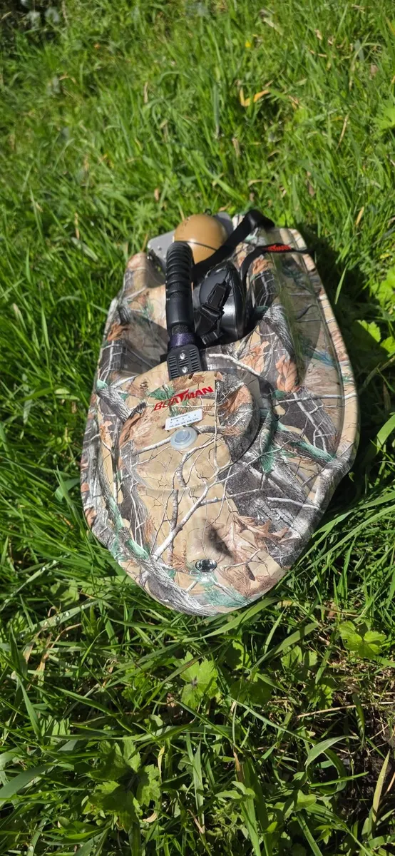 Boatman Actor MK4i GPS CAMO BAIT BOAT
