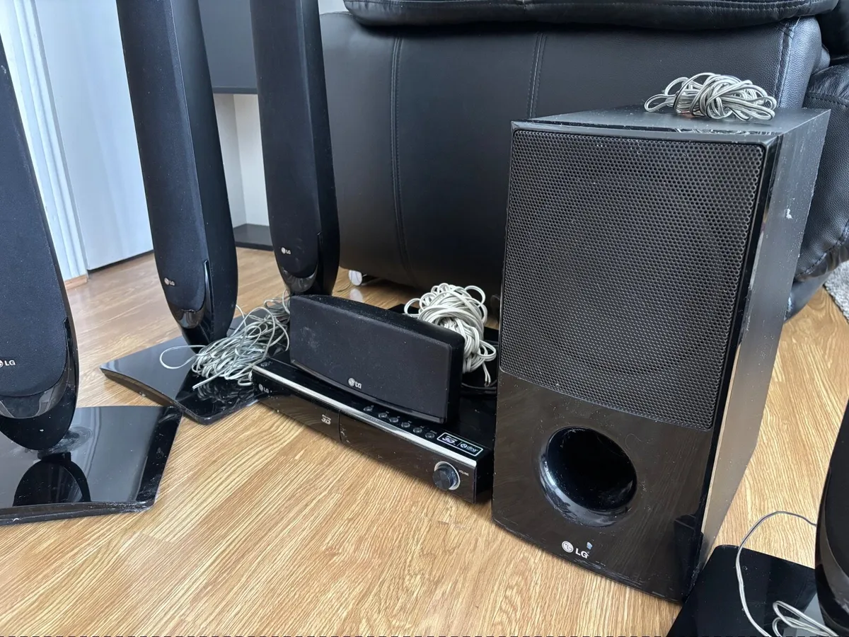 LG SH95TAW 5.1 Blu-ray Home Cinema System - Image 2