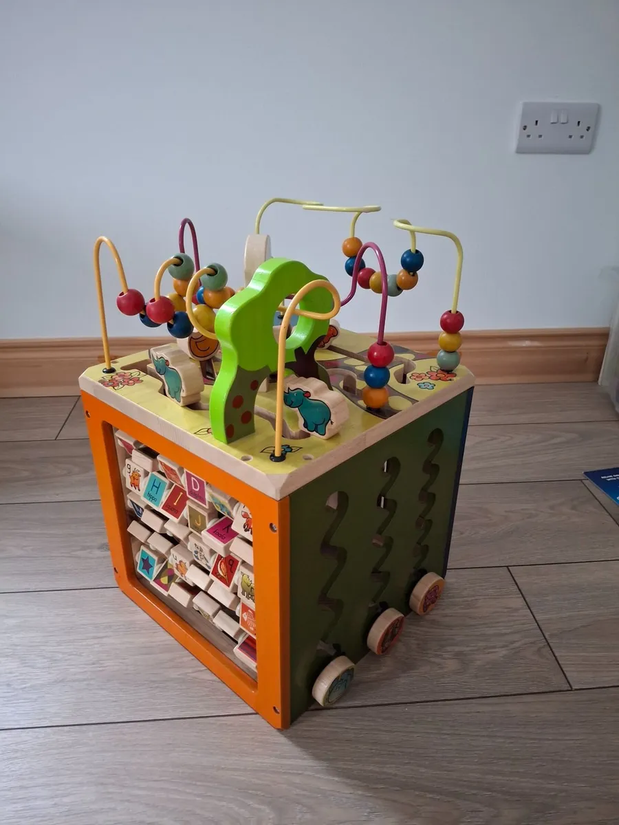 Wooden activity cube - Image 1