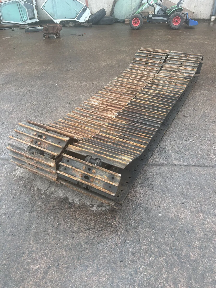 New Tracks, 450mm Pads & Chains To Suit Hitachi ZX - Image 2