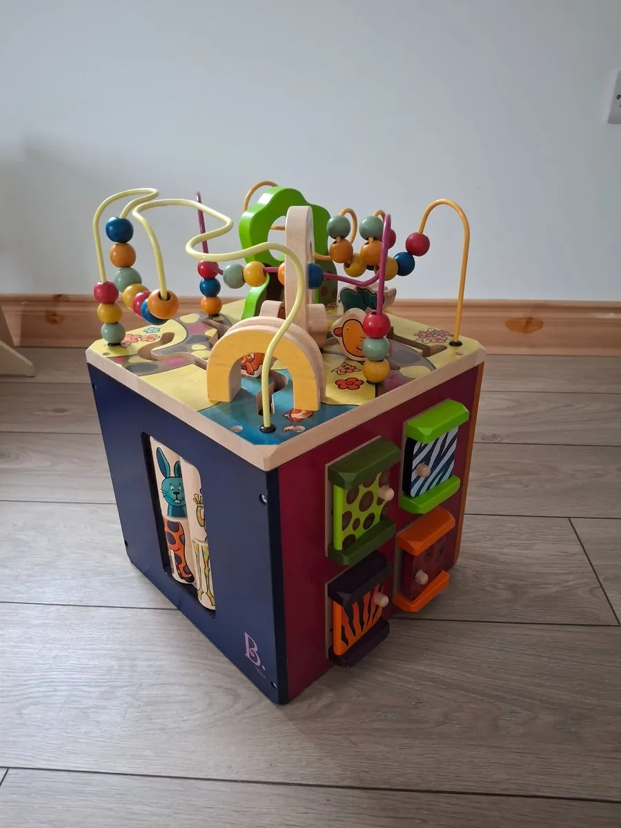 Wooden activity cube - Image 2
