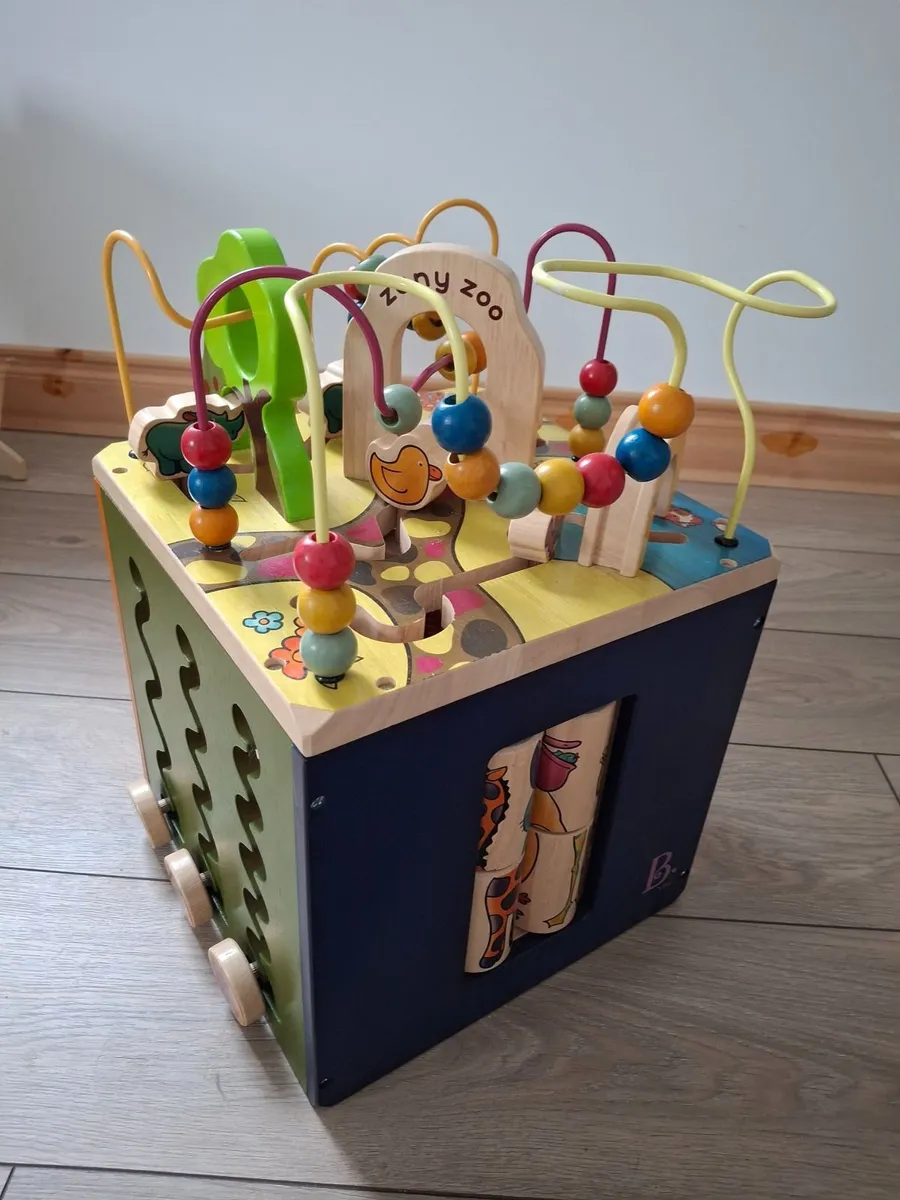Wooden activity cube - Image 3