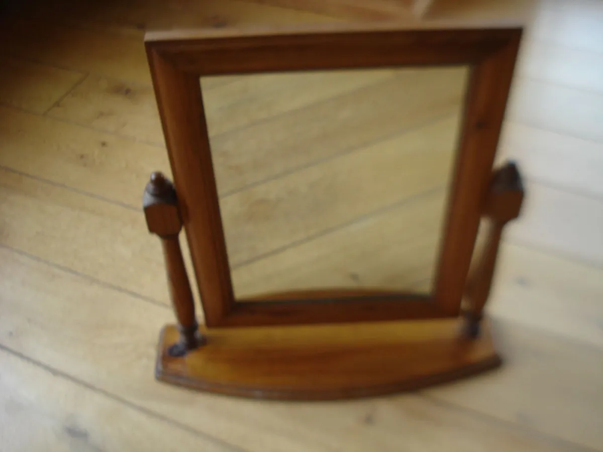 VINTAGE STURDY SOLID PINE VANITY MIRROR. - Image 2