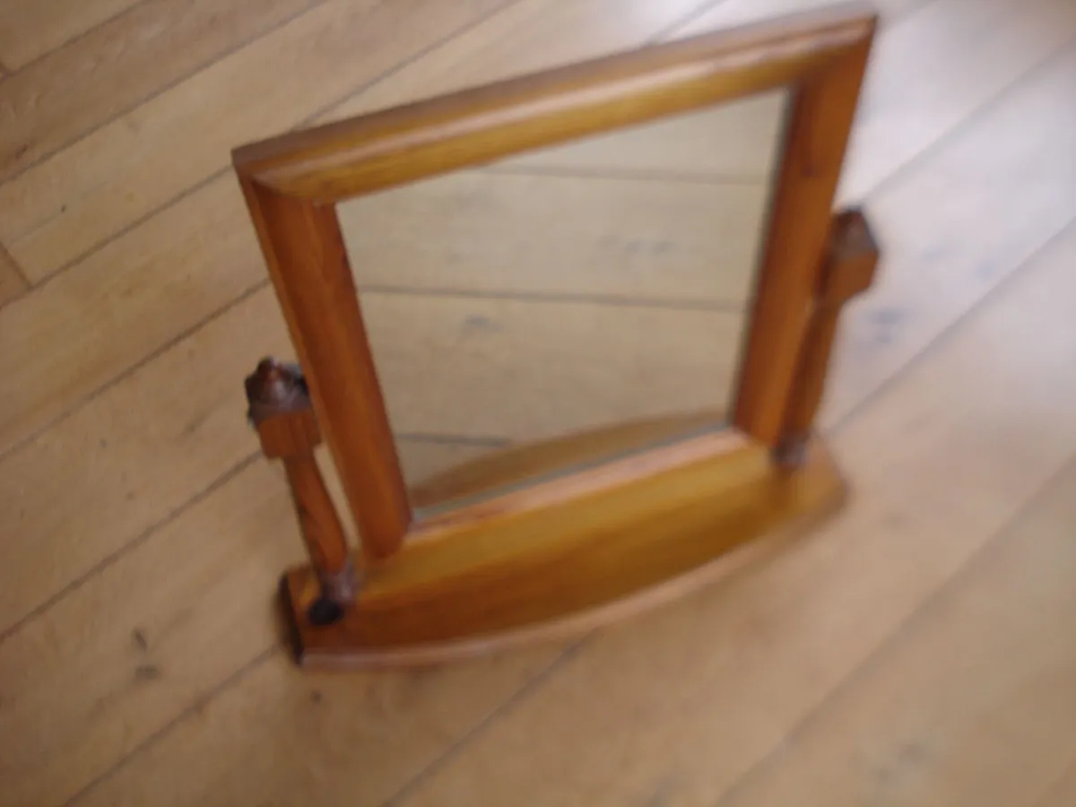 VINTAGE STURDY SOLID PINE VANITY MIRROR. - Image 4