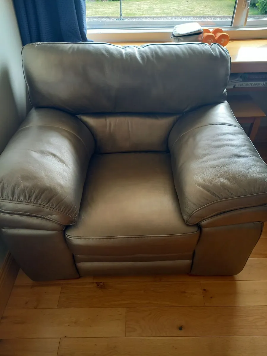 3 piece leather suite colour (pewter) - Image 2