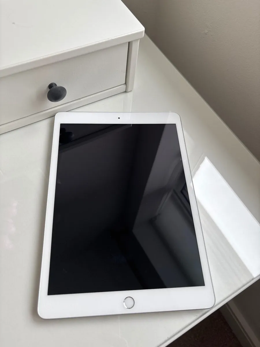 iPad - Image 1