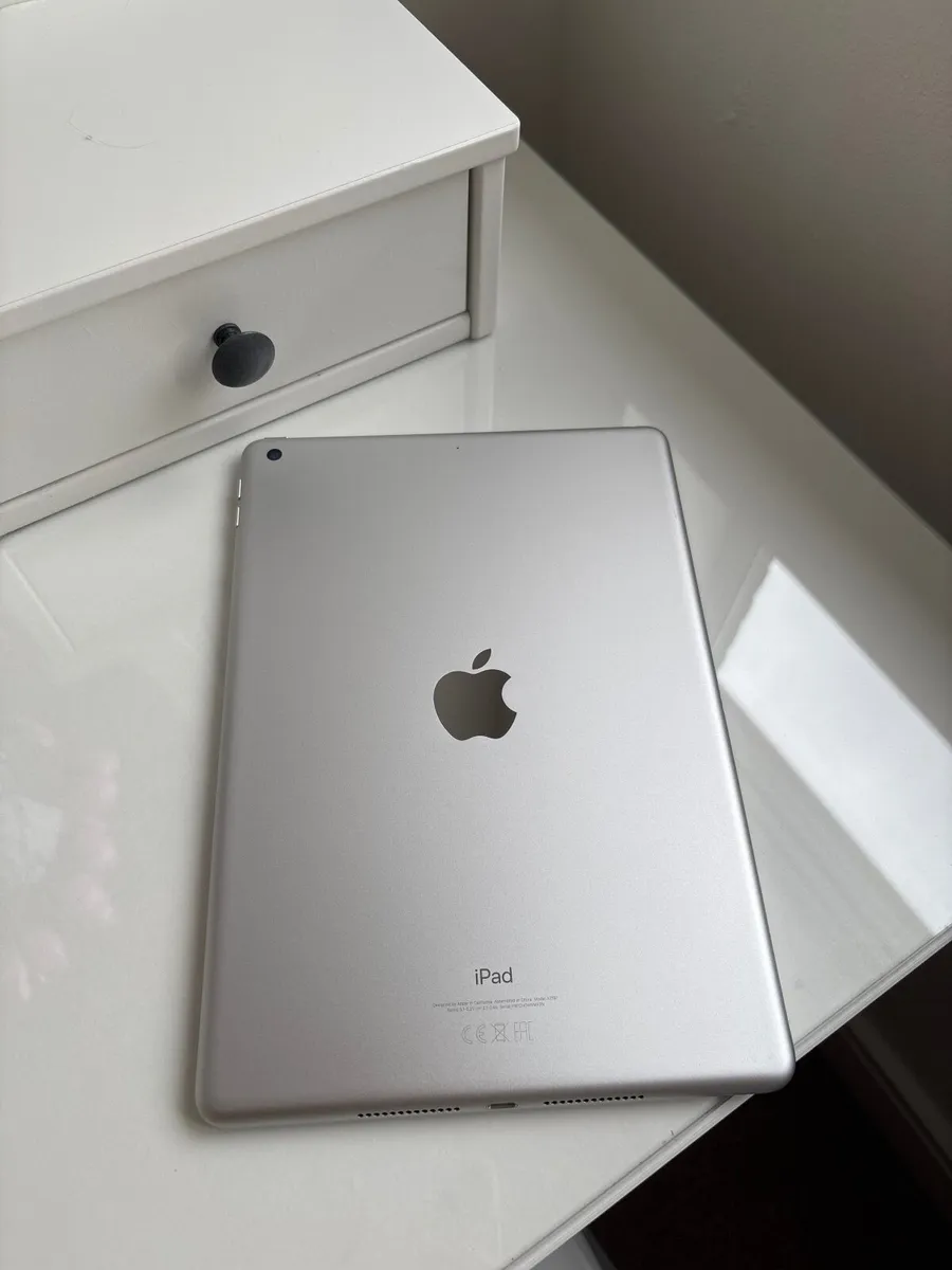 iPad - Image 2