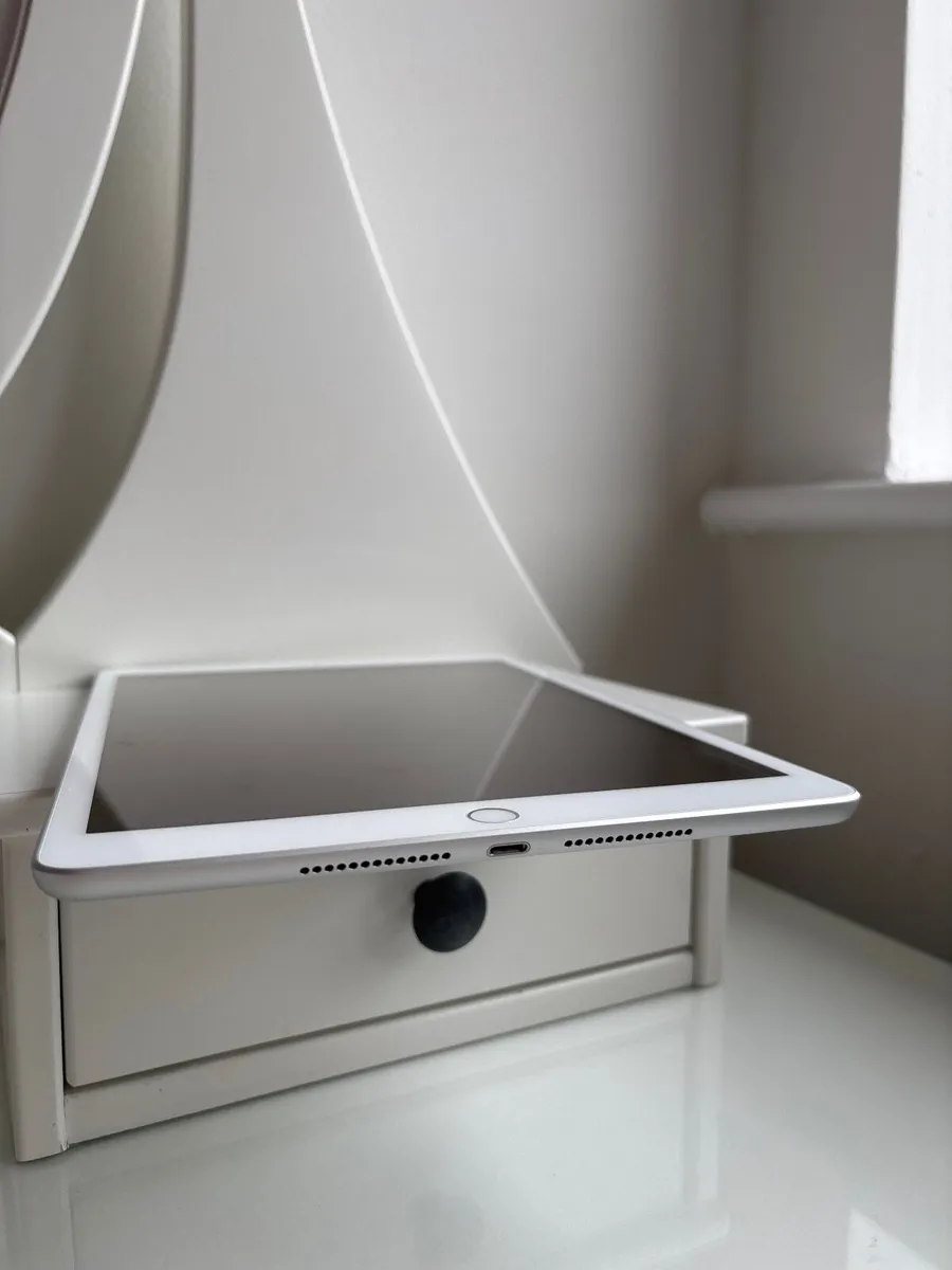 iPad - Image 4