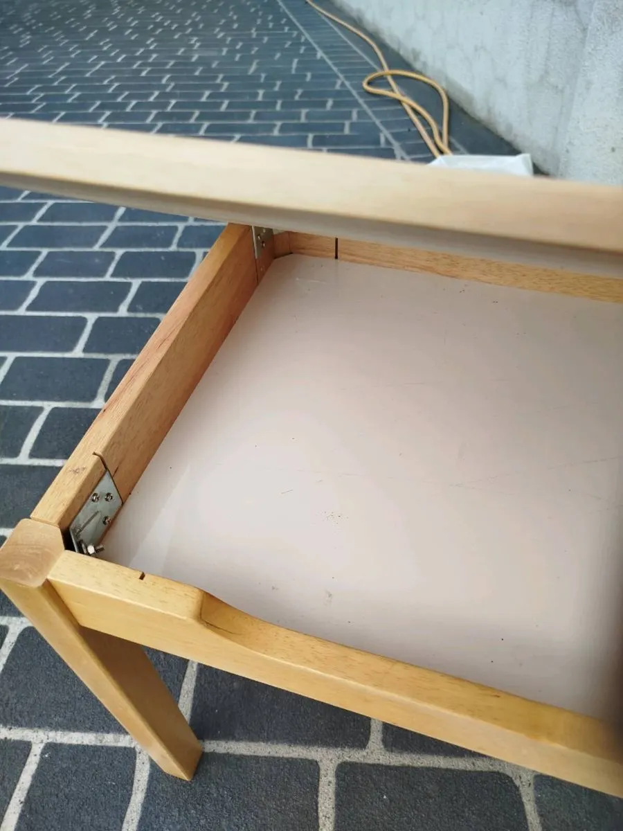 Child's Desk - Image 2