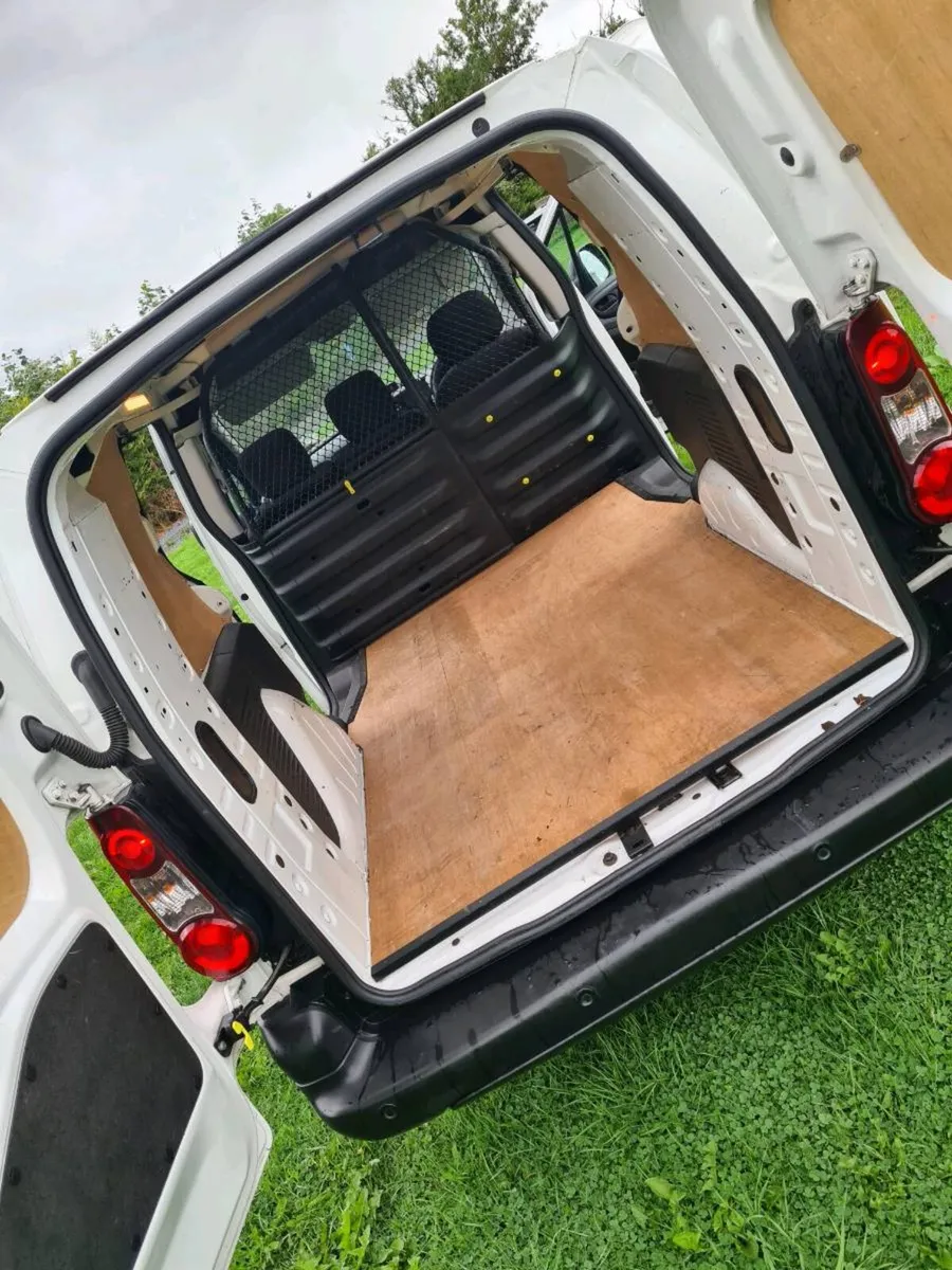 Citroen berlingo van, 3 seats , clean - Image 3