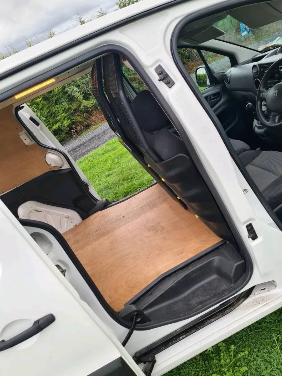 Citroen berlingo van, 3 seats , clean - Image 4