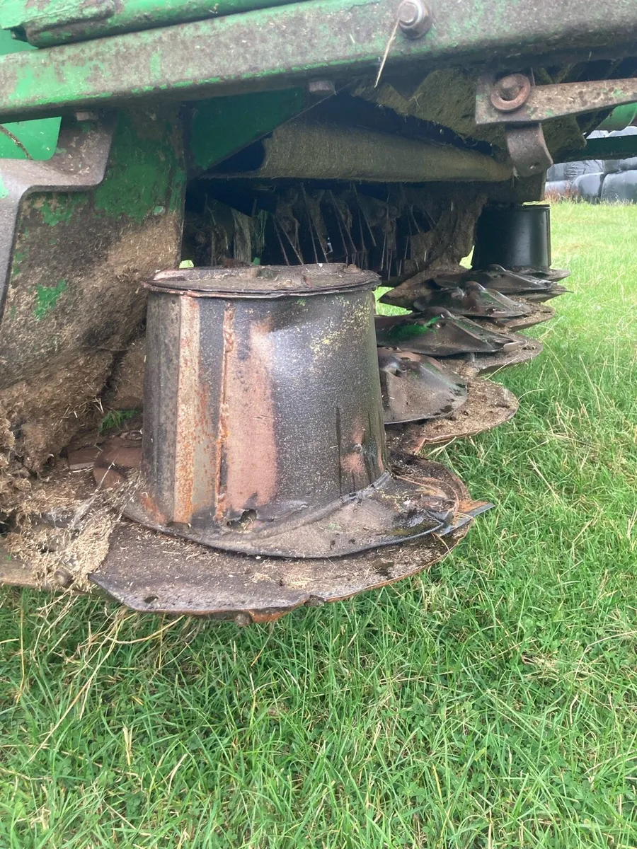 John Deere 1365 Mower Bed Damaged - Image 4