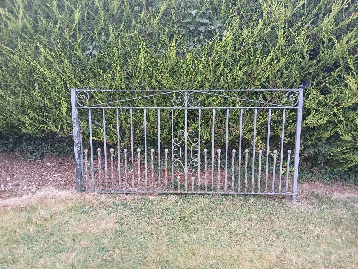 Set of gates - Image 2