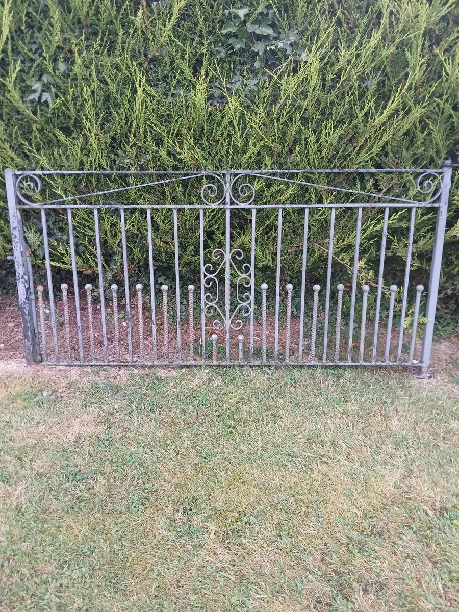 Set of gates - Image 3