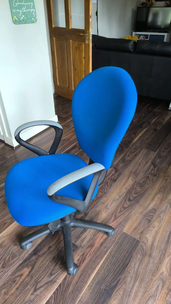 Office chair - Image 1