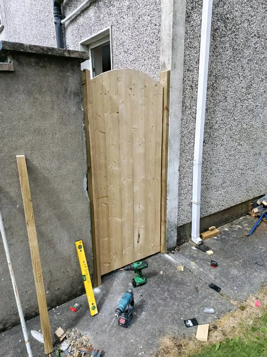Garden fencing, decking, timberwork - Image 1