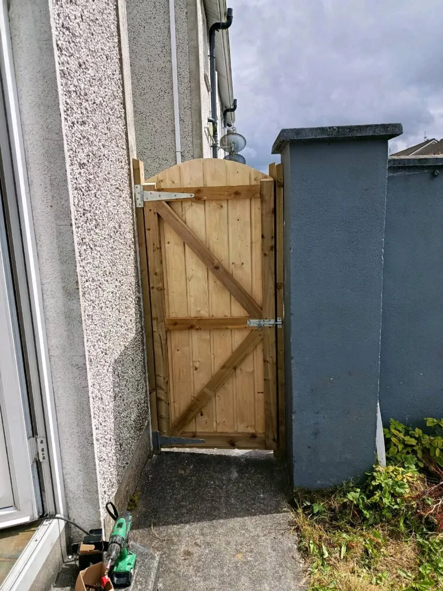 Garden fencing, decking, timberwork - Image 2