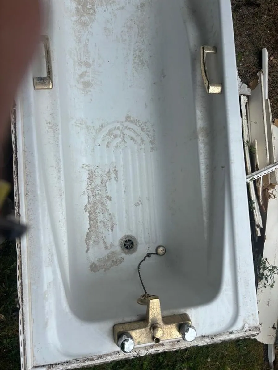 bath shower doors toilet and basin - Image 1