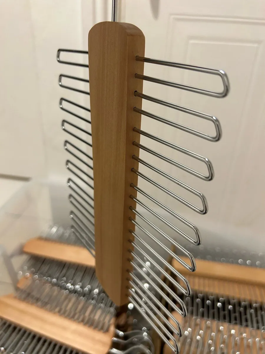 Tie hangers - Image 1