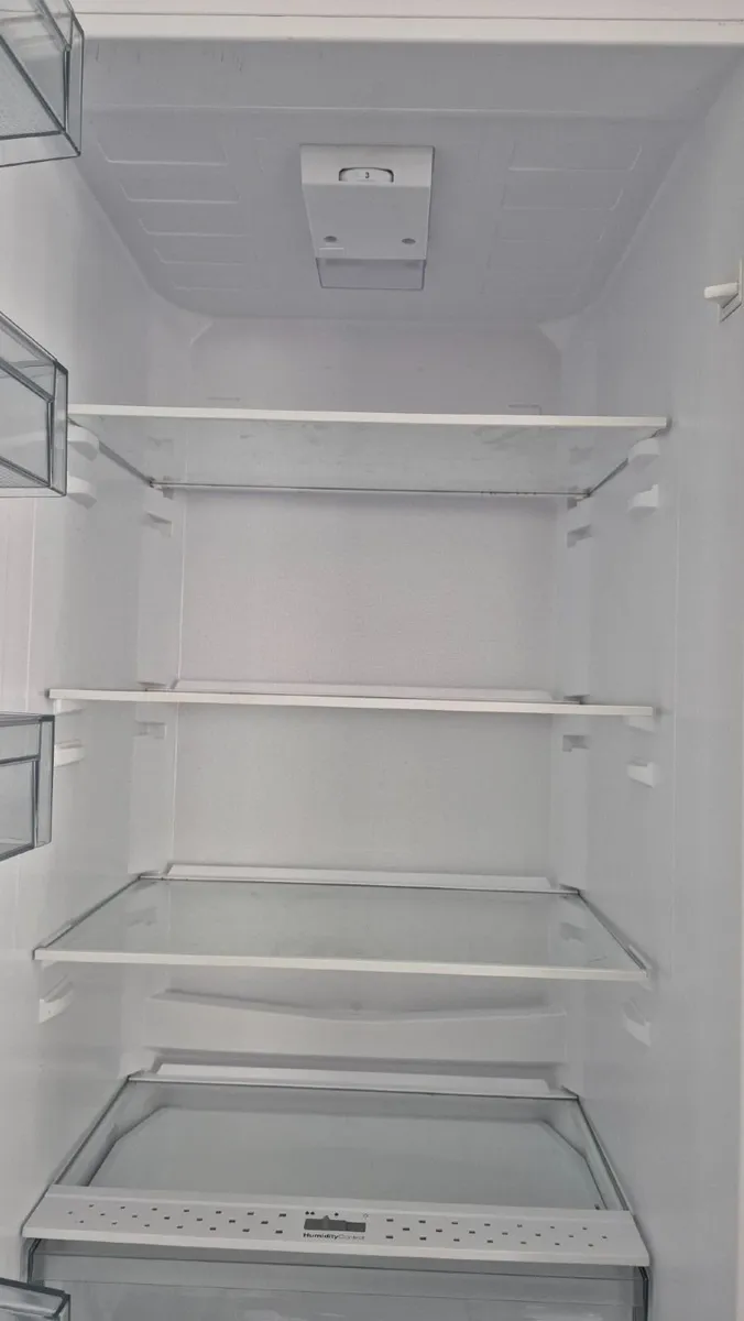 Caple RI7300 Integrated Fridge Freezer - Image 2