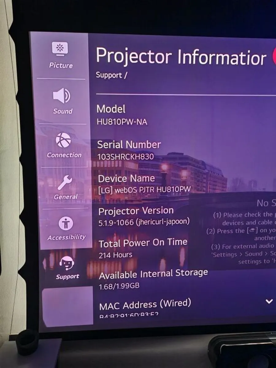 LG HU810pW UHD projector - Image 4