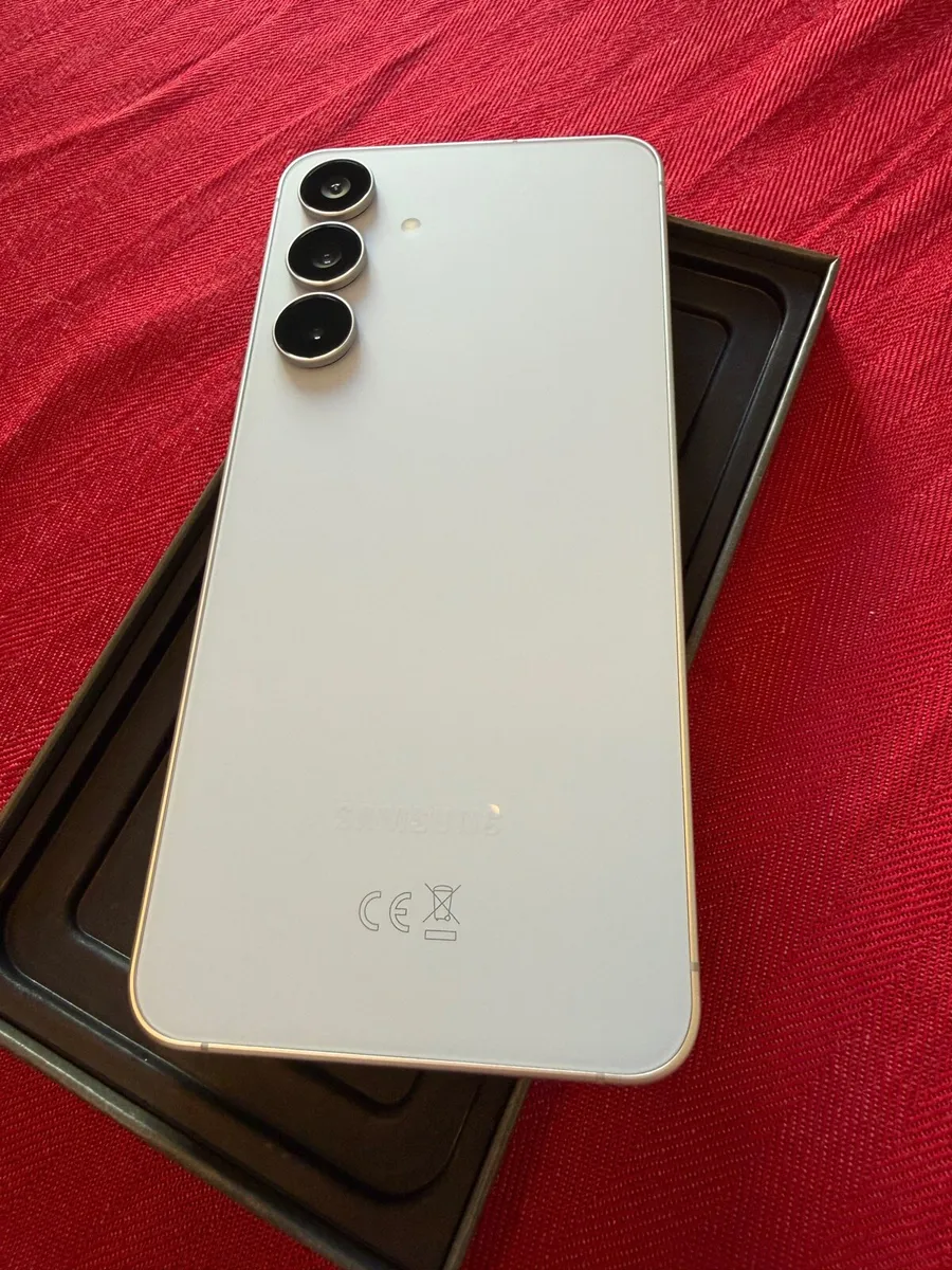 Samsung S25 FE - Image 4