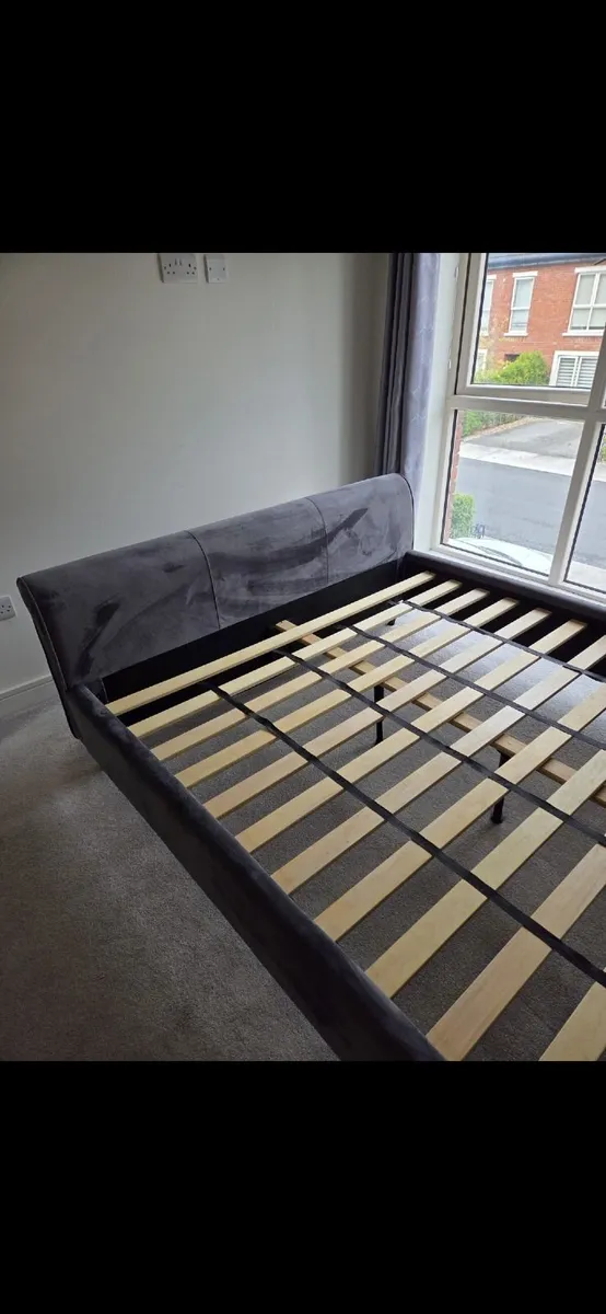 EZ Living 5ft King Size Velvet Sleigh Bed Frame - Image 4