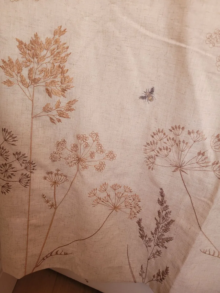Curtains - Image 2