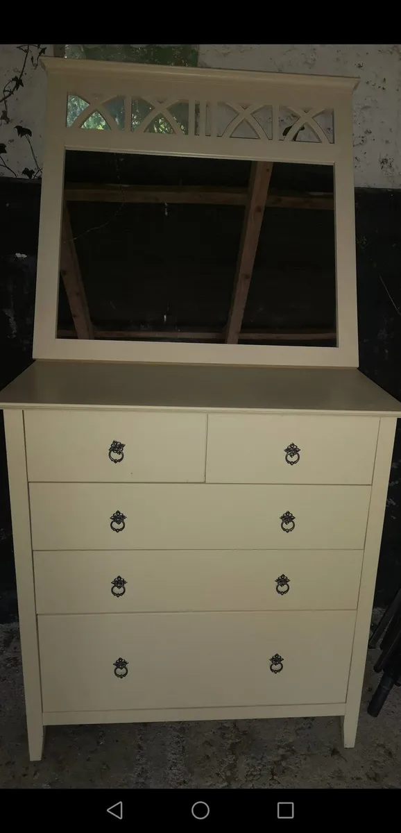 Stunning Chest of Drawers C/W Overhead Mirror