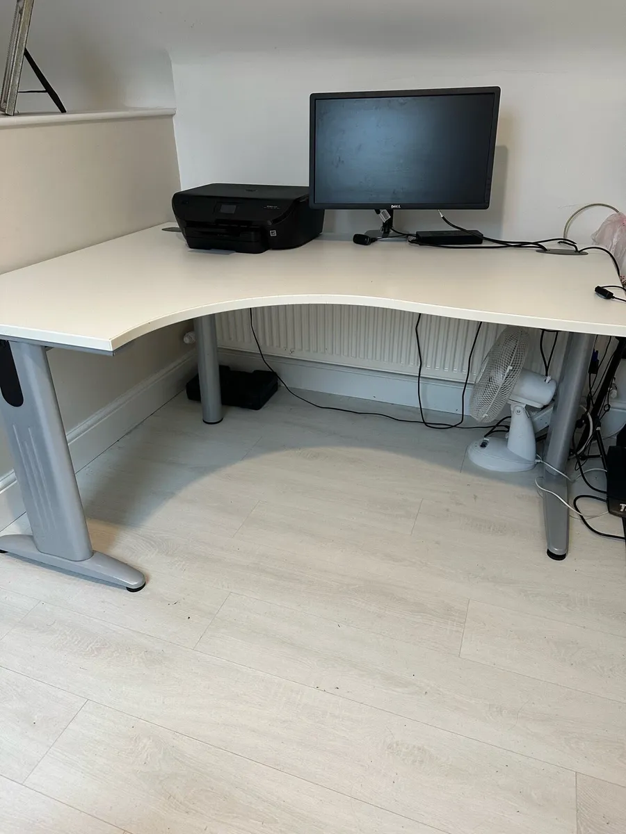 L shaped white office desk - Image 2