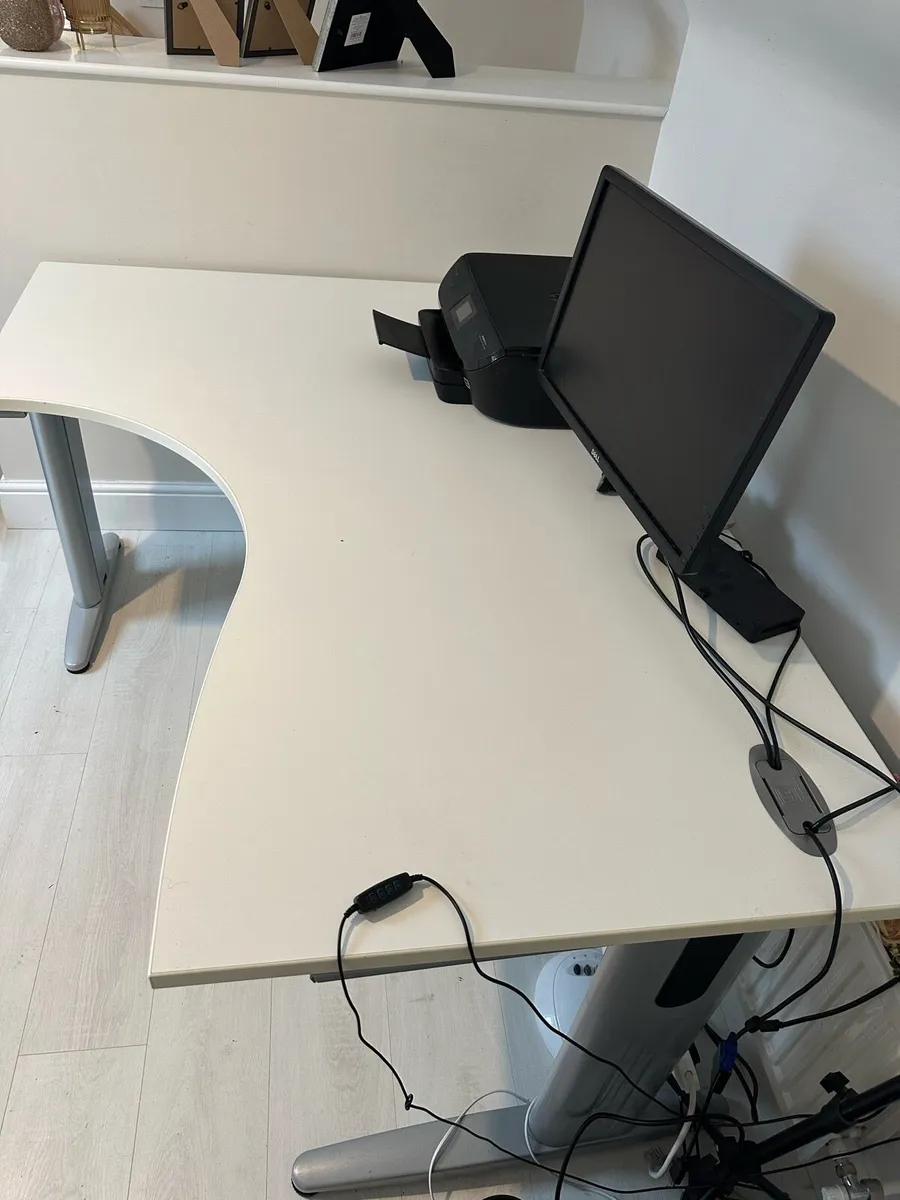 L shaped white office desk - Image 3