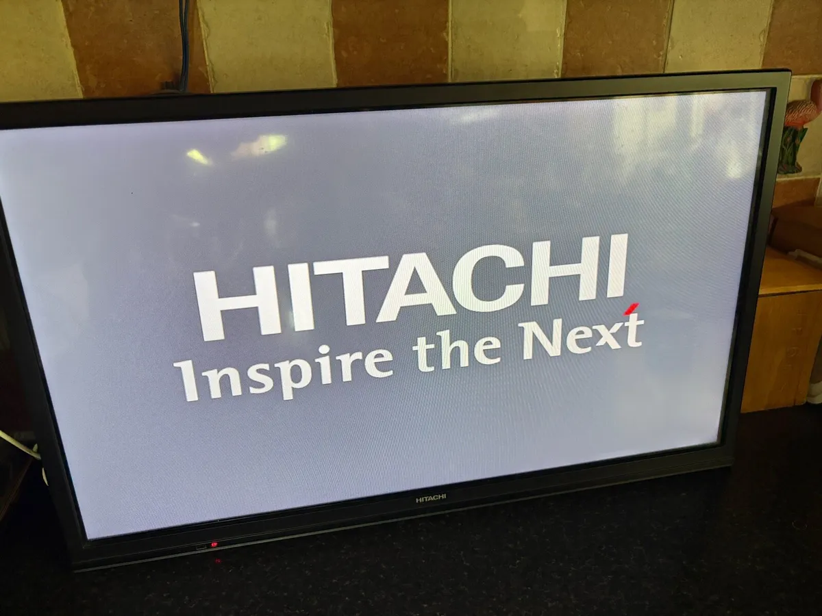 25” hitachi smart tv with remote control - Image 3