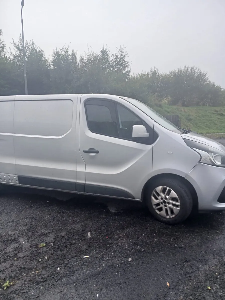 Renault Trafic 2016 - Image 2