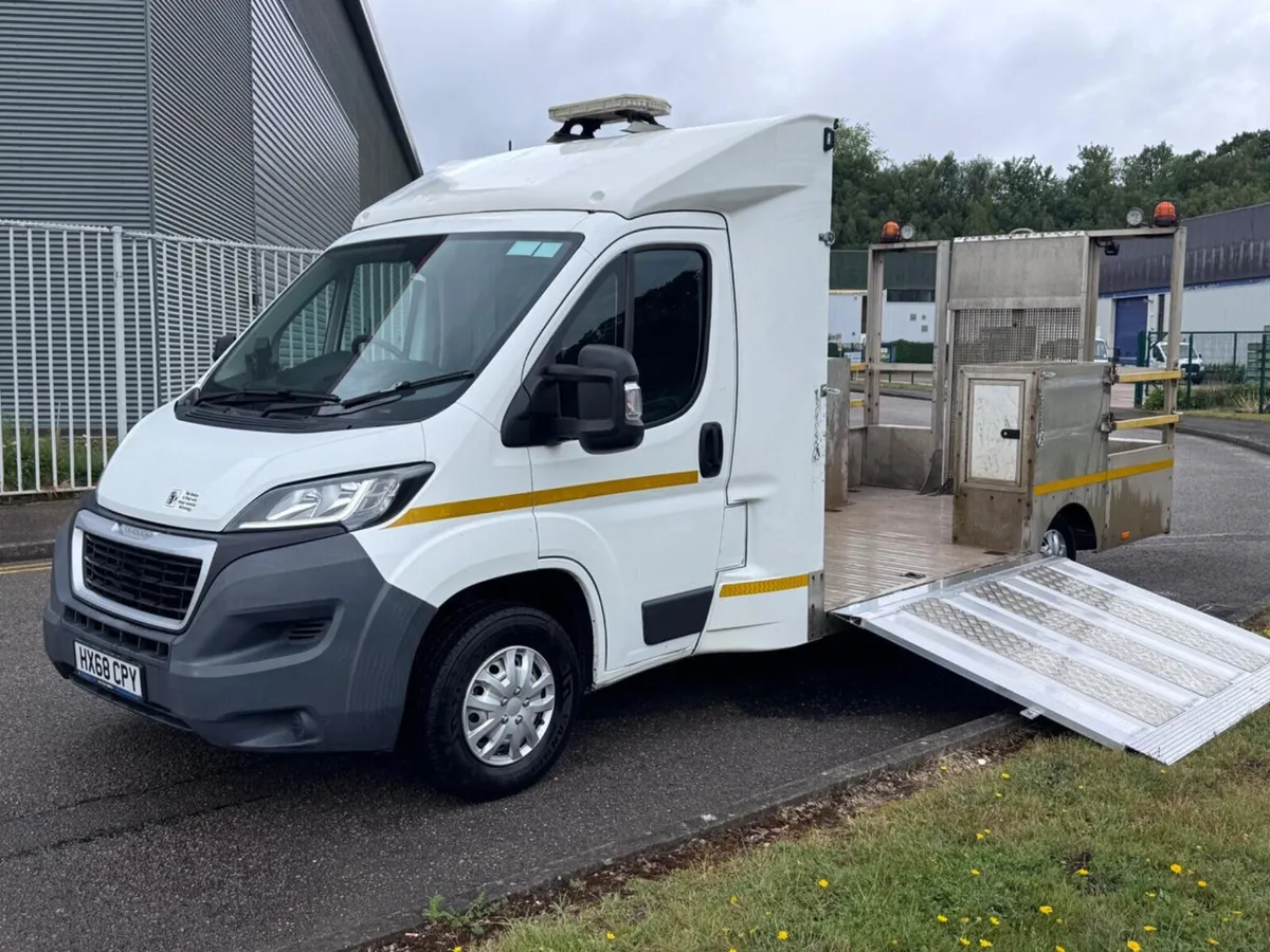 2018 Peugeot Boxer Dropside Van - Image 2