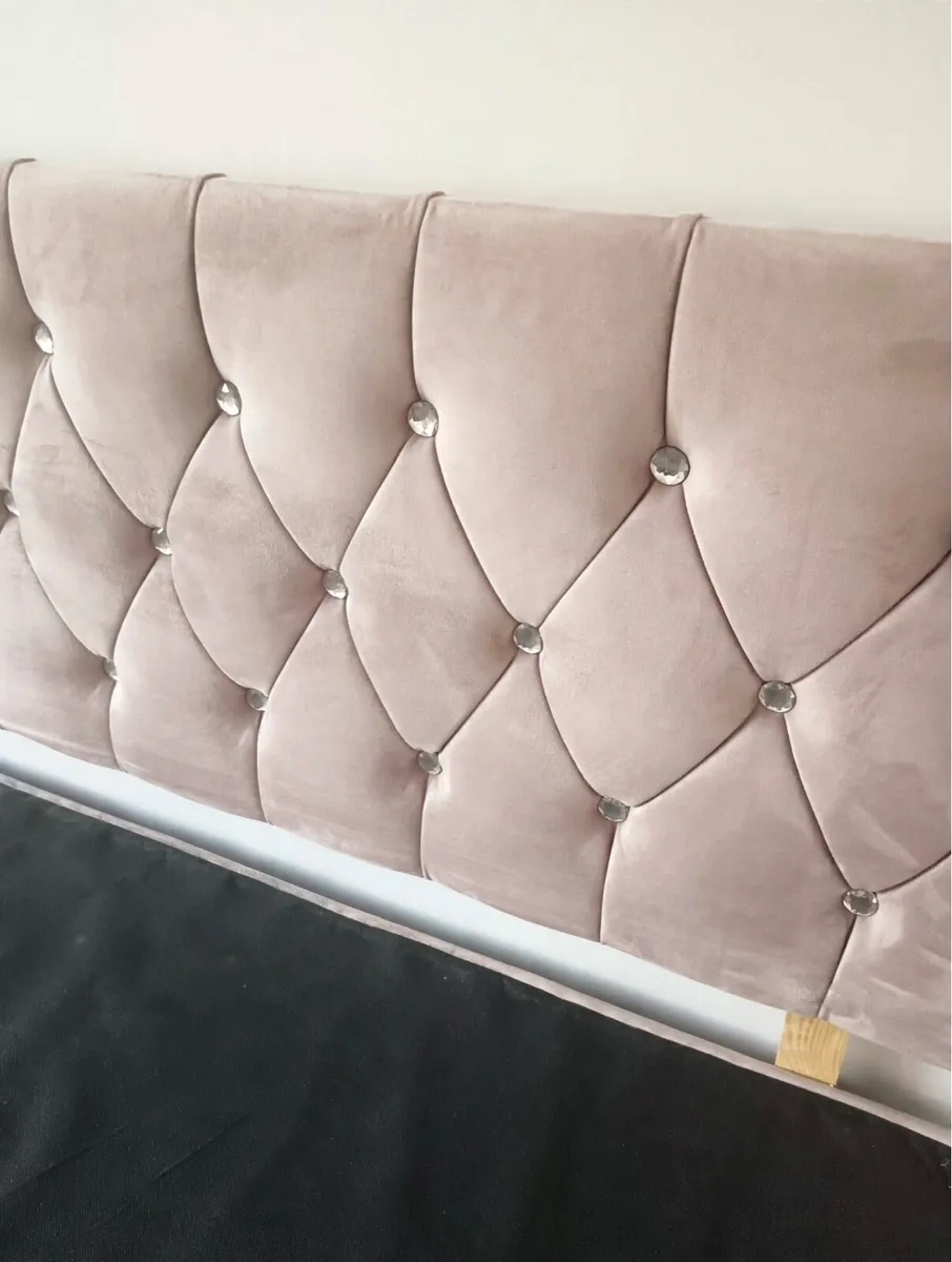 Pink velvet double bed frame and headboard - Image 3
