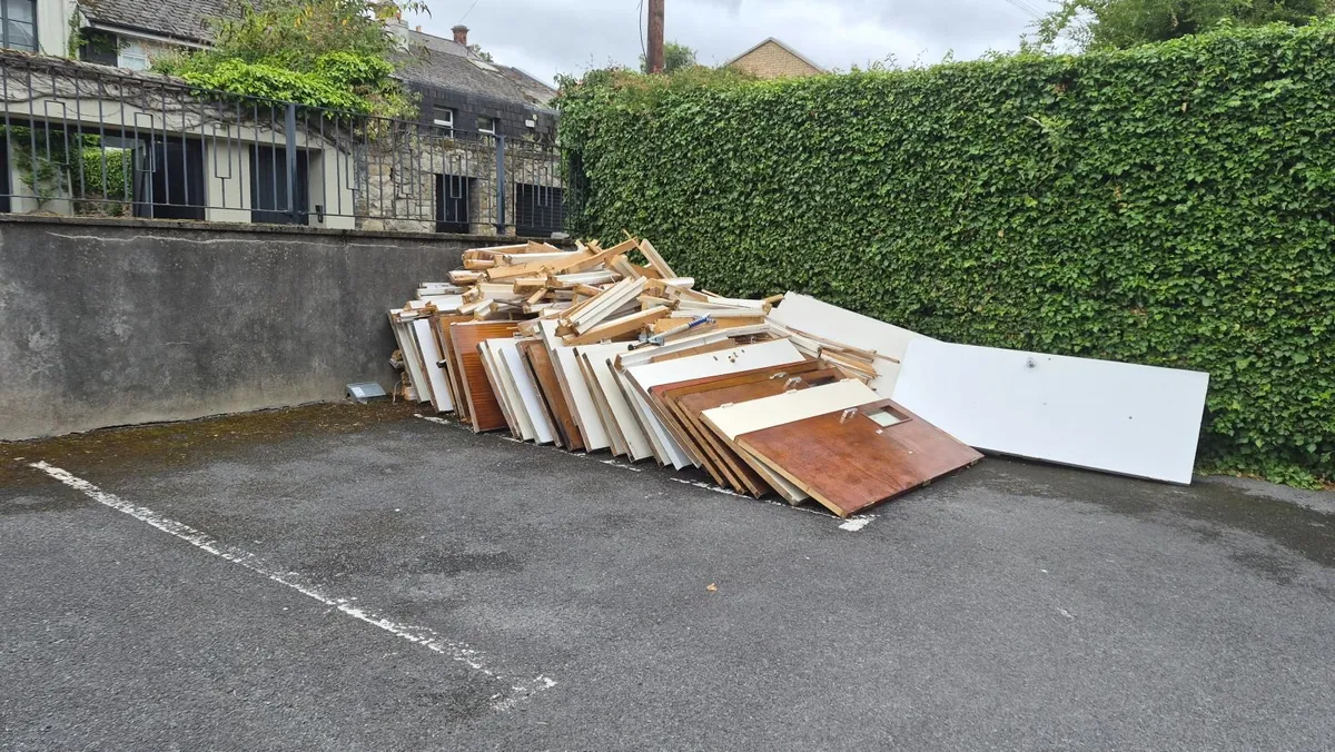 Wooden doors and frames waste - Image 2