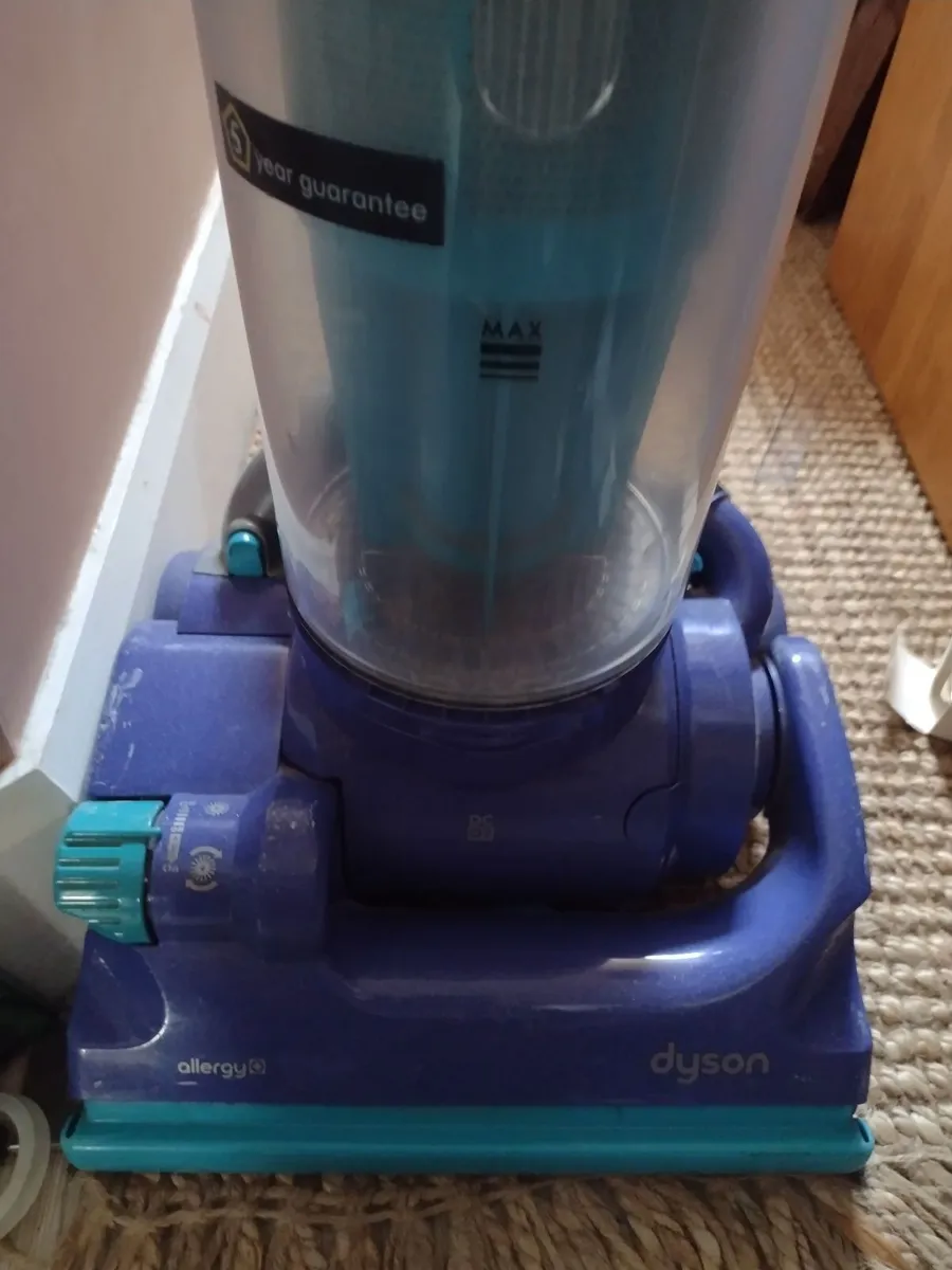 Upright bag-less allergy Dyson DC07 hoover - Image 2