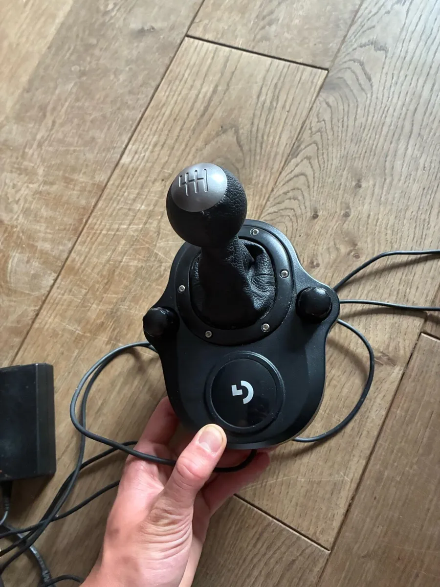 Logitech ps4/5 wheel, gearstick and pedals - Image 4