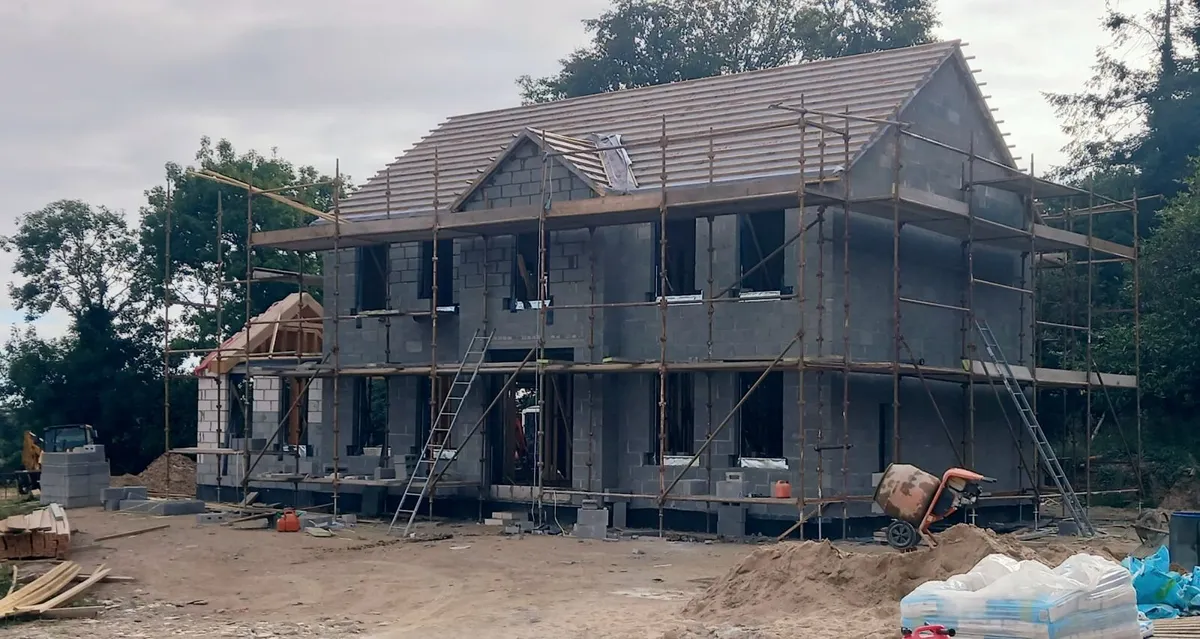 Blocklayer, bricklayer, stonemason - Image 1