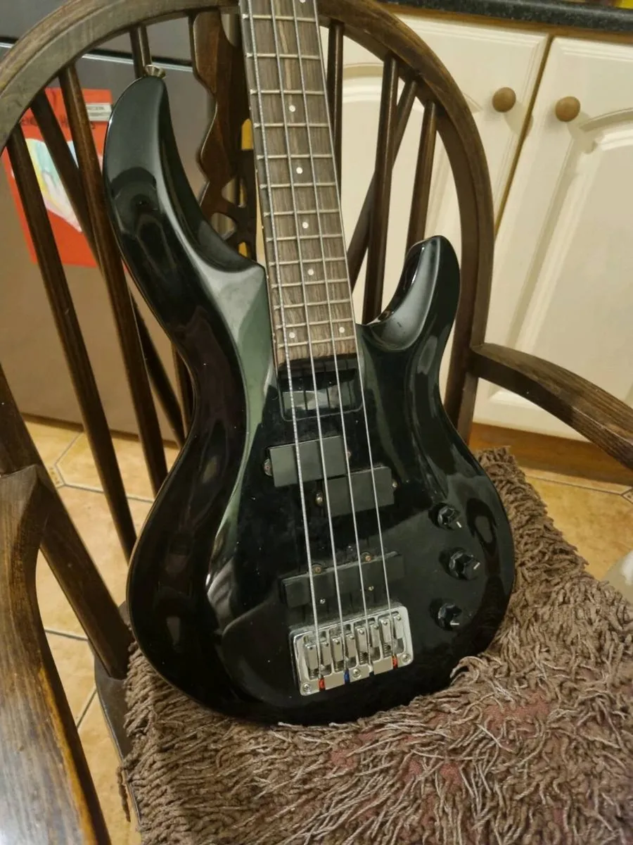Bass guitar and amp - Image 3