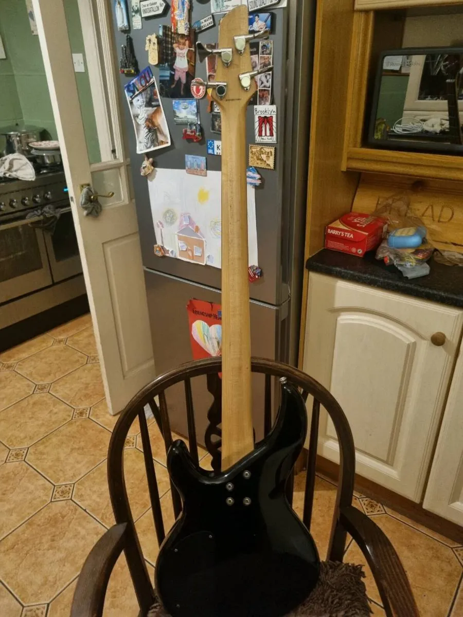 Bass guitar and amp - Image 4