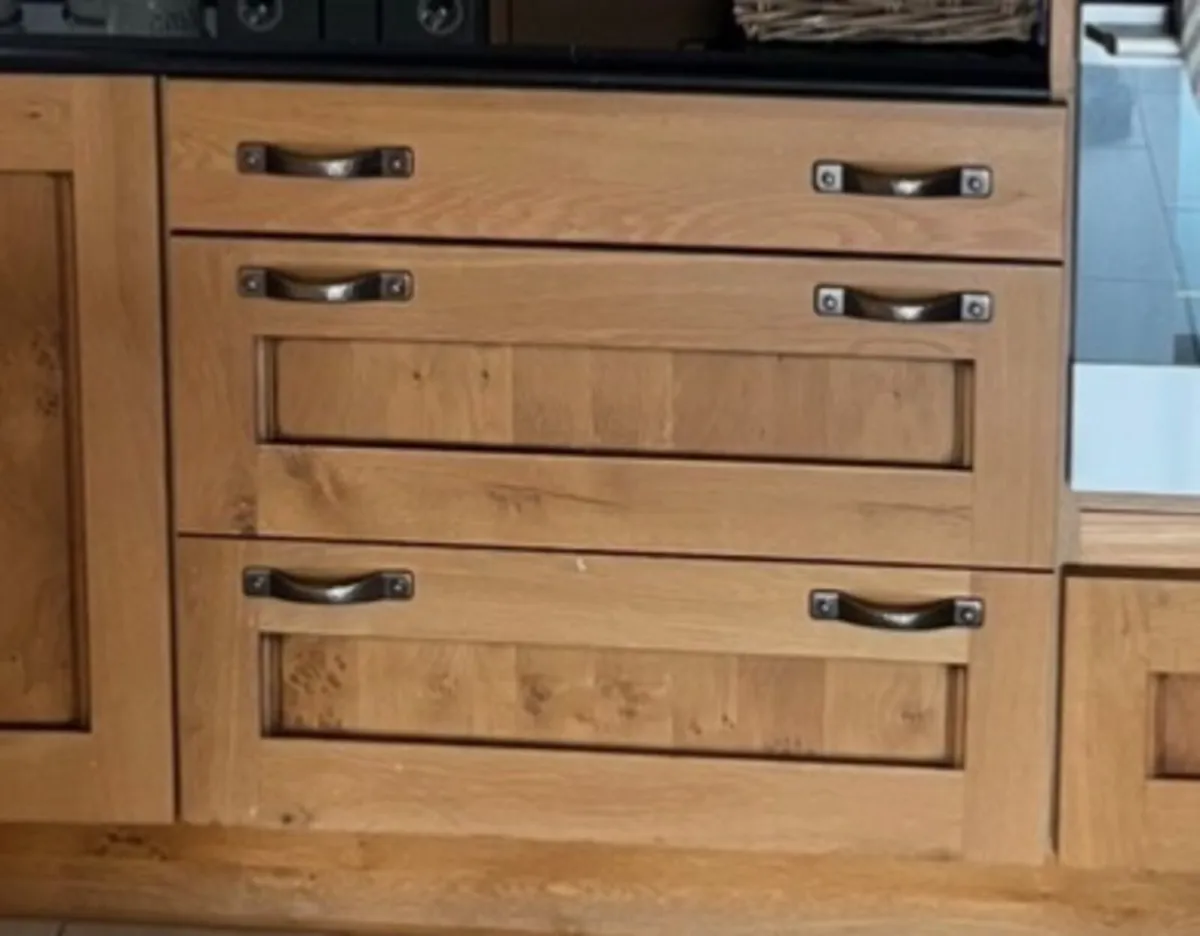 Kitchen unit door handles - Image 1