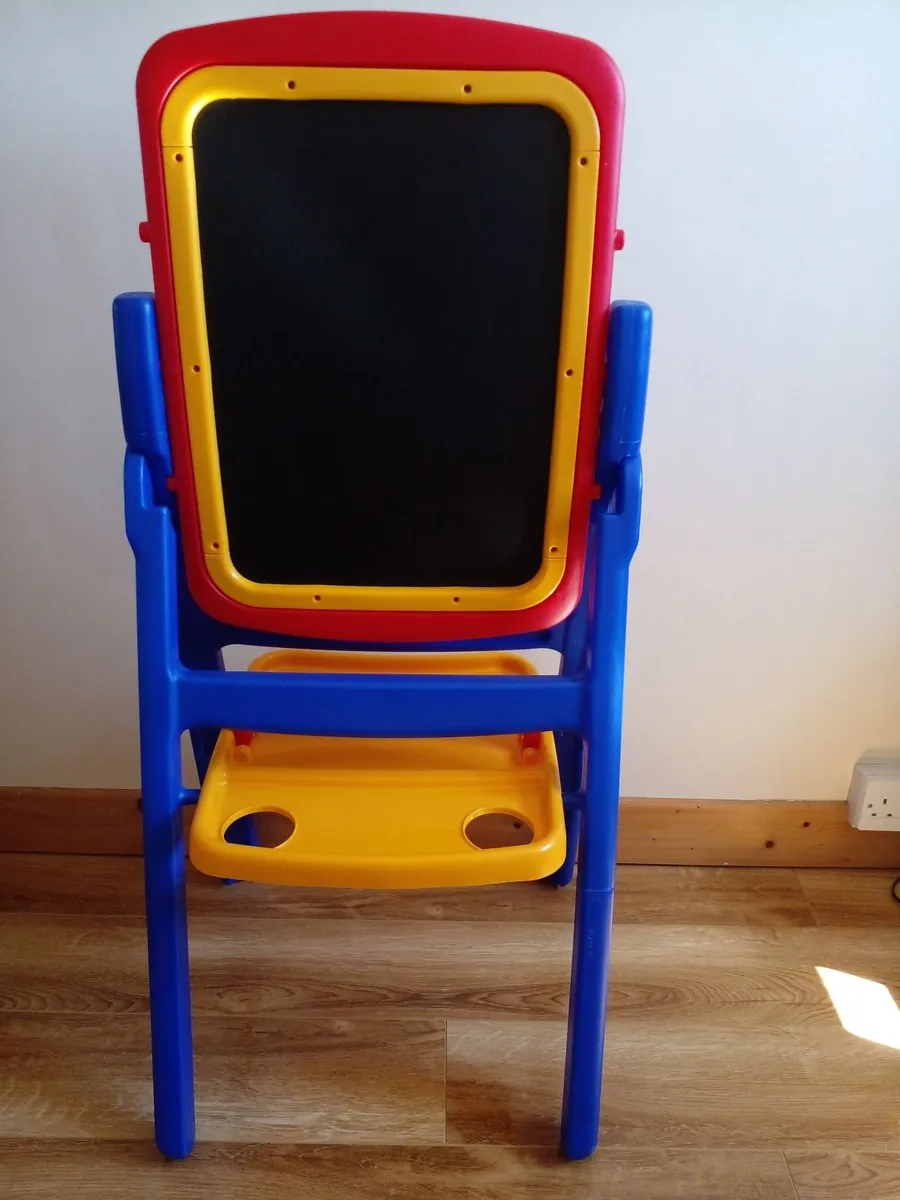 Crayola Qwikflip 2-Sided Easel - Image 2