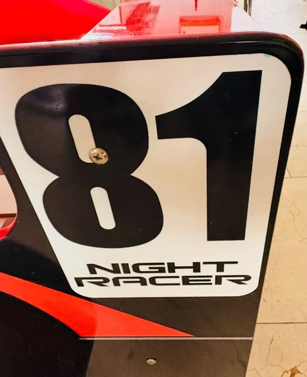 Night Speeder red lacquered car bed - Image 3